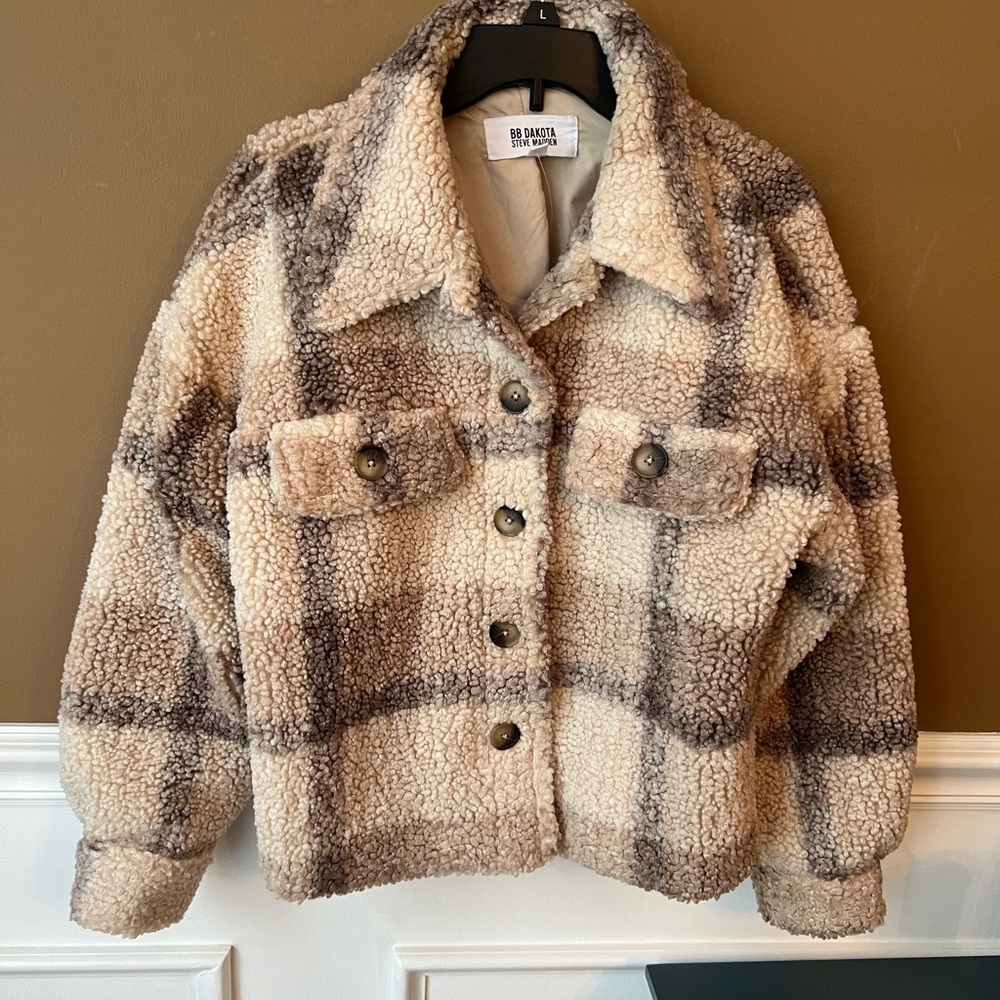 BB Dakota Plaid to See You in Light Camel Women’s Cropped Sherpa Jacket Size M - Picture 5 of 8